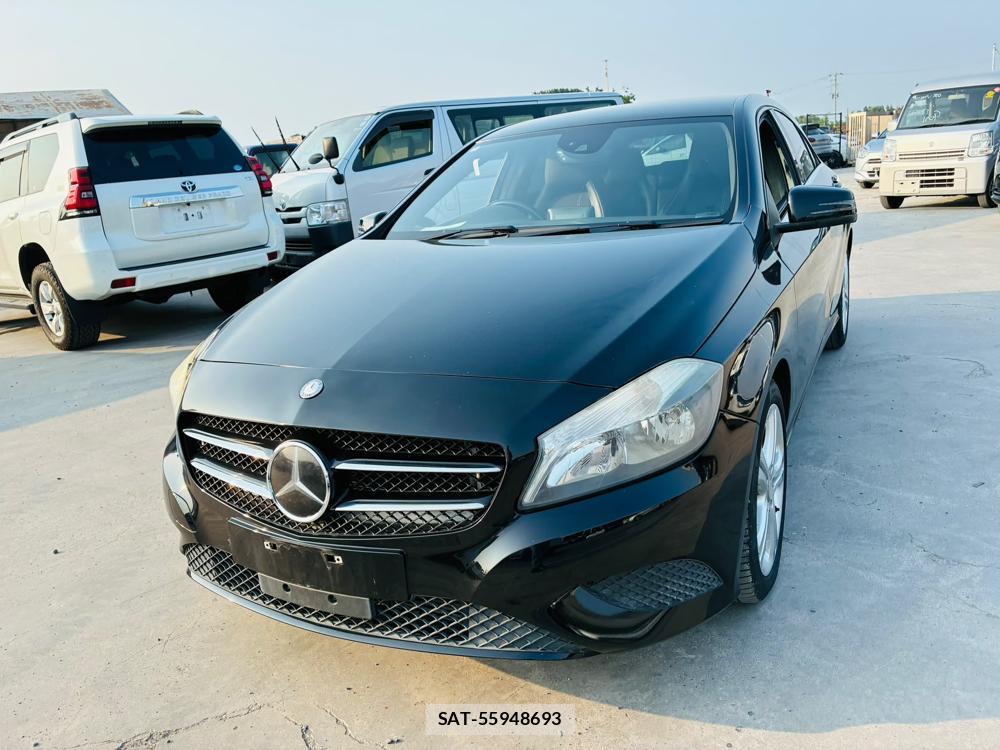 Mercedes Benz A-CLASS 2014-01 8135434-0