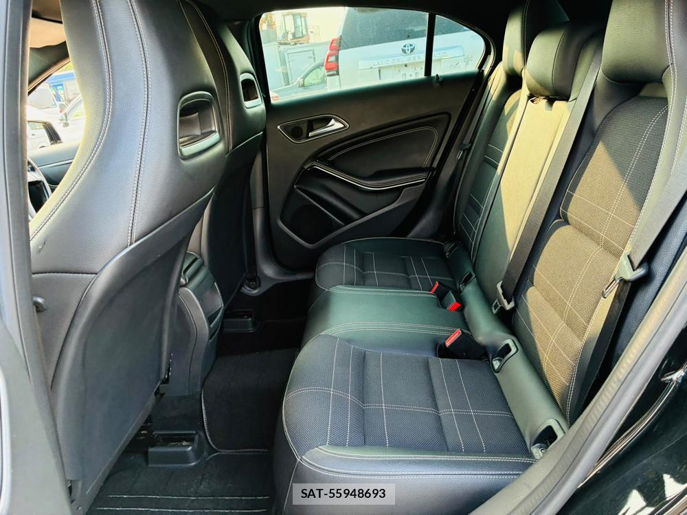 Mercedes Benz A-CLASS 2014-01 8135434-9