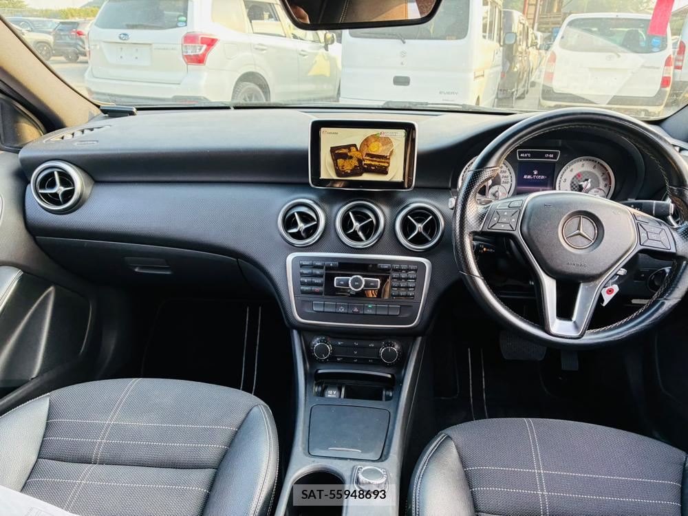 Mercedes Benz A-CLASS 2014-01 8135434-12