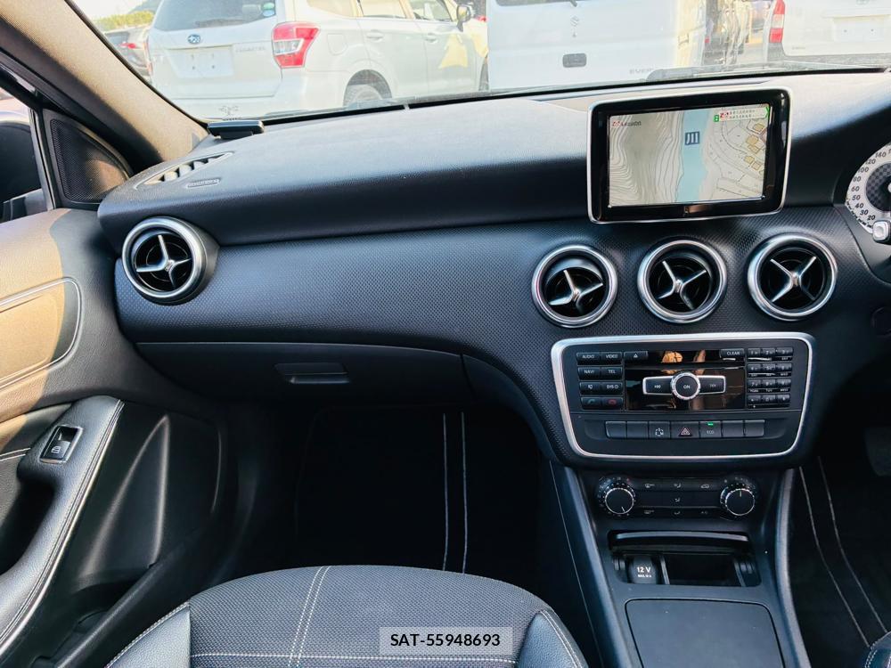 Mercedes Benz A-CLASS 2014-01 8135434-17