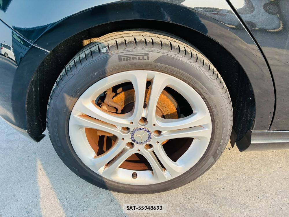 Mercedes Benz A-CLASS 2014-01 8135434-27