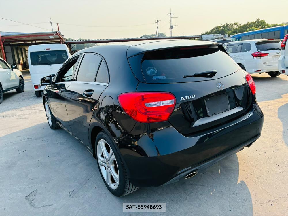 Mercedes Benz A-CLASS 2014-01 8135434-2