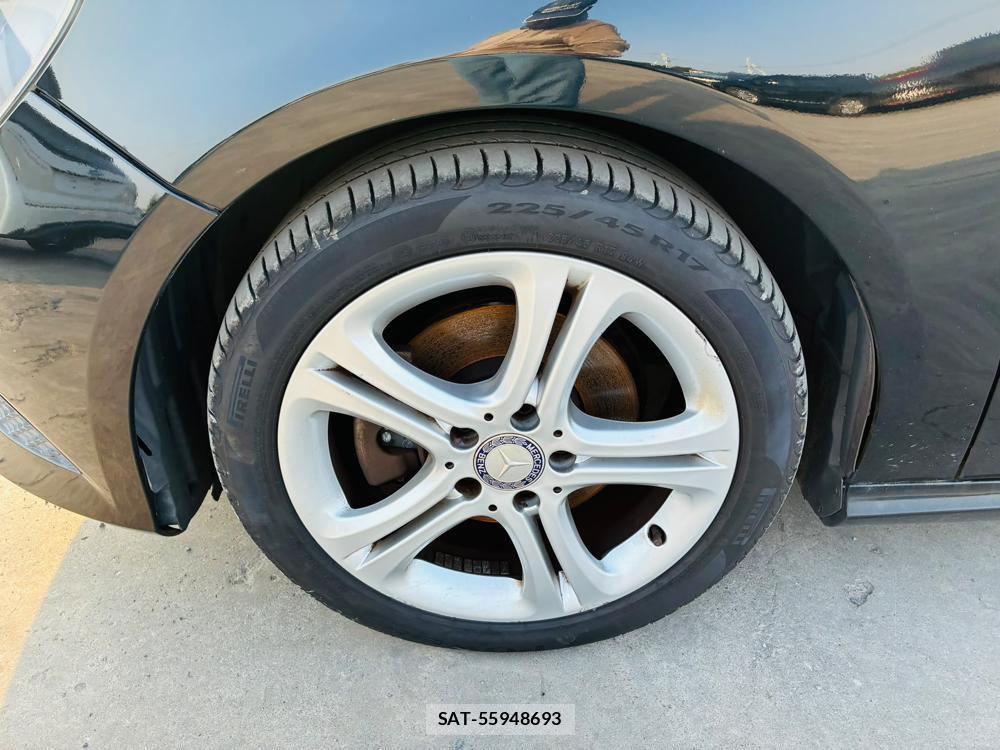 Mercedes Benz A-CLASS 2014-01 8135434-29