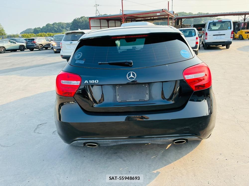 Mercedes Benz A-CLASS 2014-01 8135434-3