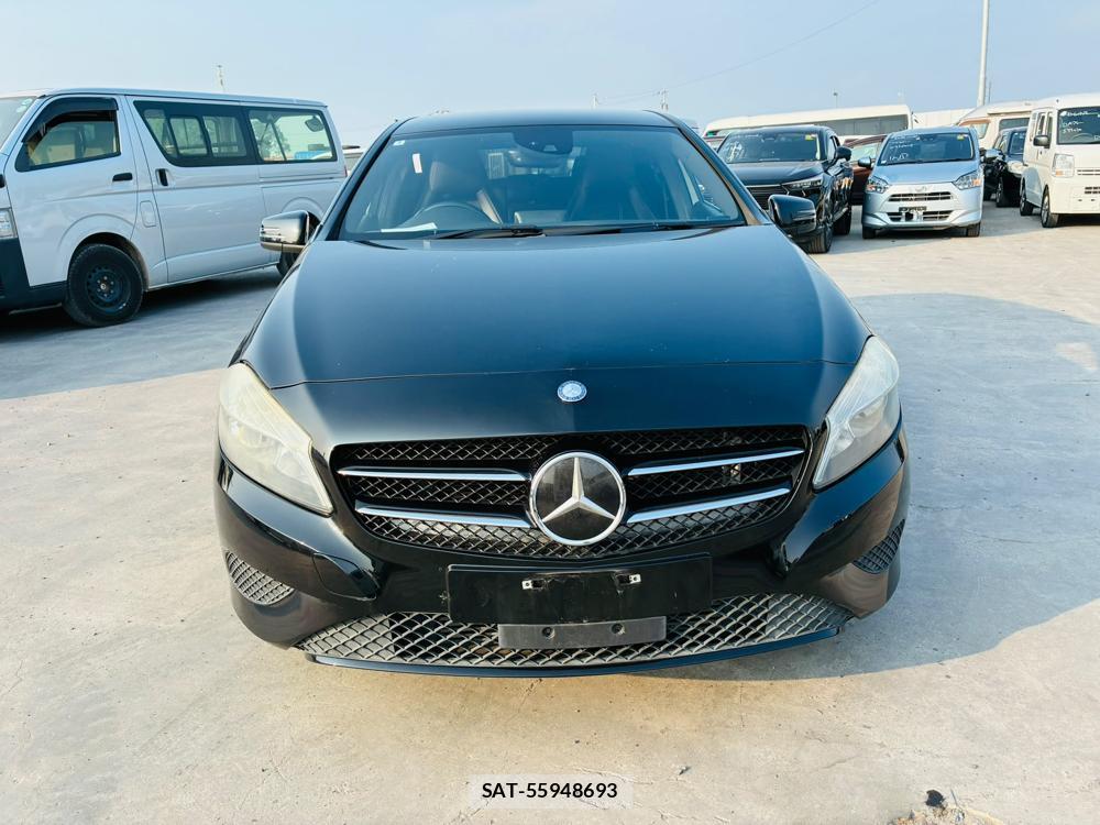 Mercedes Benz A-CLASS 2014-01 8135434-7