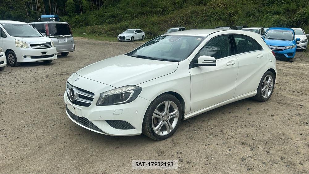 Mercedes Benz A-CLASS 2014-02 7367664-0