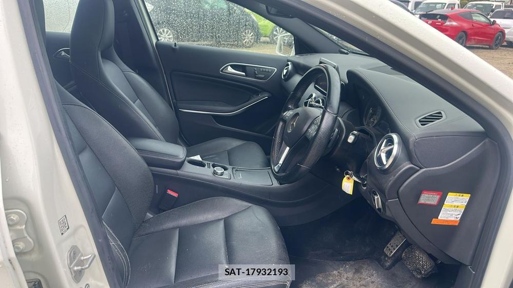 Mercedes Benz A-CLASS 2014-02 7367664-11