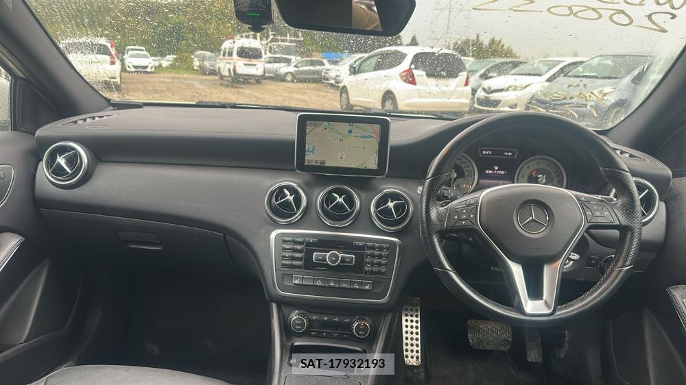 Mercedes Benz A-CLASS 2014-02 7367664-12