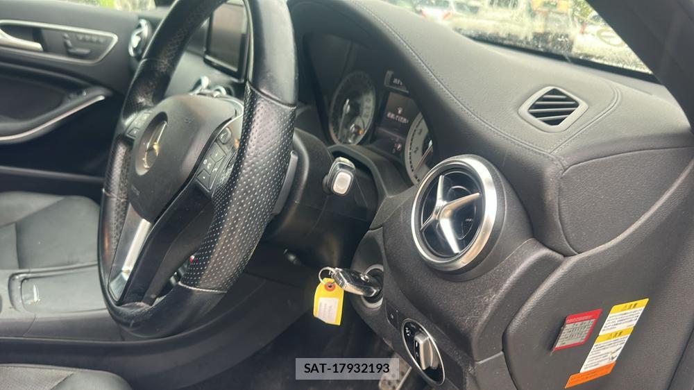 Mercedes Benz A-CLASS 2014-02 7367664-16