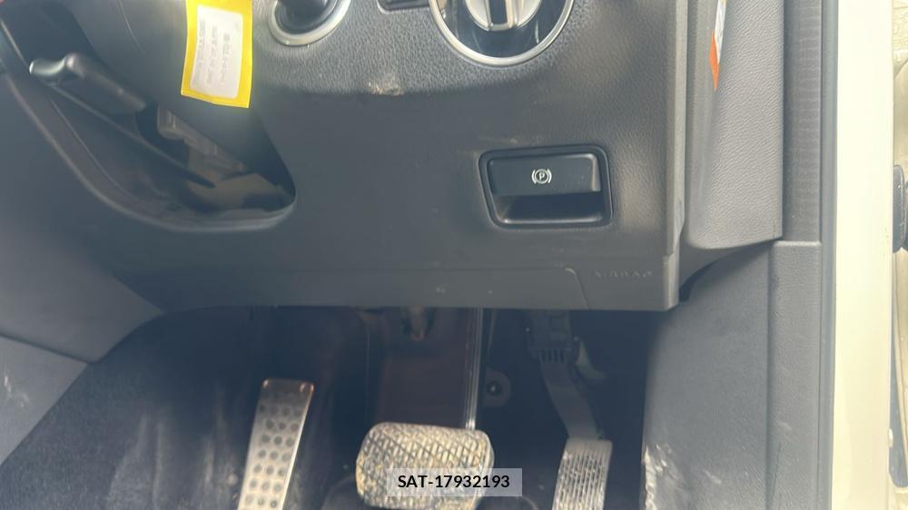 Mercedes Benz A-CLASS 2014-02 7367664-17