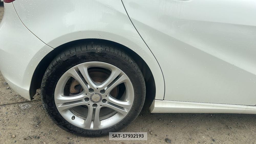 Mercedes Benz A-CLASS 2014-02 7367664-25
