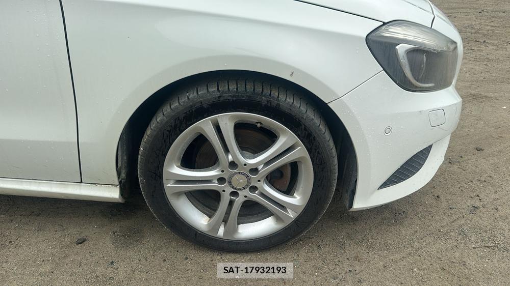 Mercedes Benz A-CLASS 2014-02 7367664-26