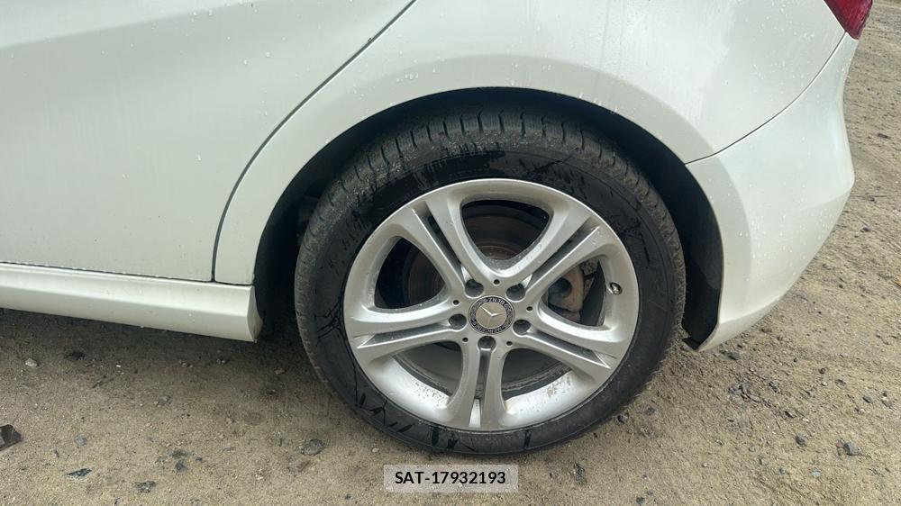 Mercedes Benz A-CLASS 2014-02 7367664-28