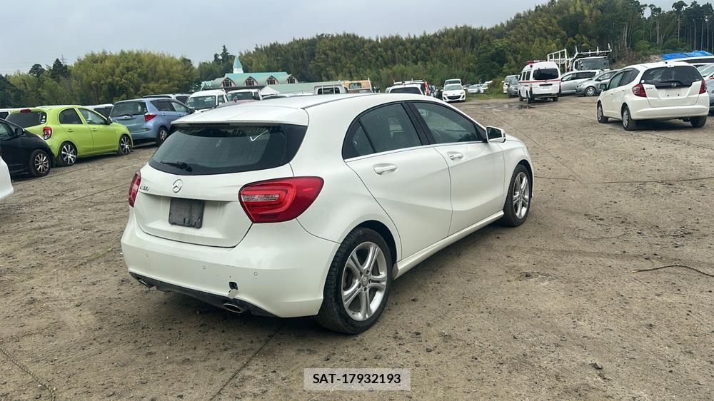 Mercedes Benz A-CLASS 2014-02 7367664-4