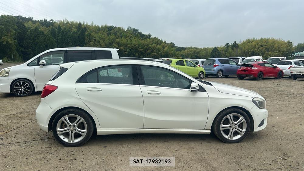 Mercedes Benz A-CLASS 2014-02 7367664-5