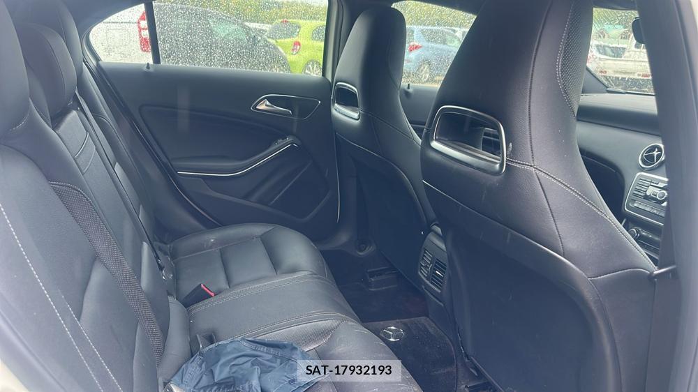 Mercedes Benz A-CLASS 2014-02 7367664-8