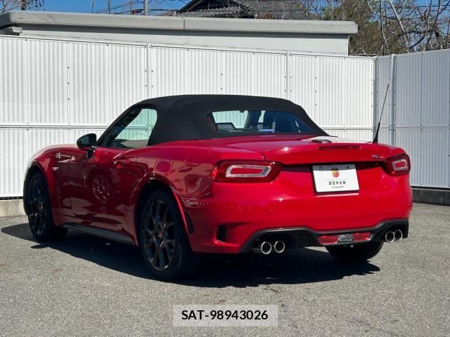 Abarth 124 Spider 2017-09 7324849-12