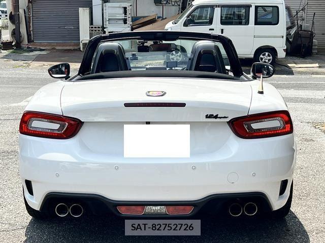 Abarth 124 Spider 2017-03 8334334-11