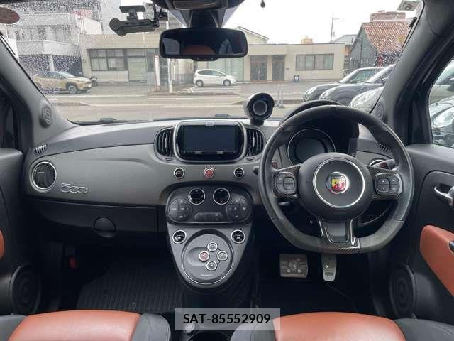 Abarth 595 2017-06 6715535-10