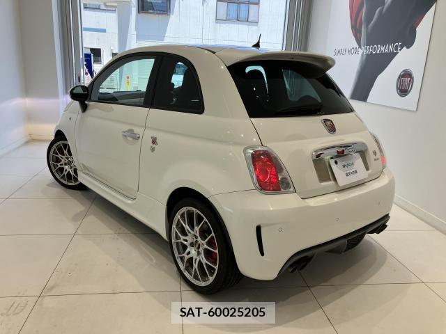 Abarth 595 2015-06 8127032-25