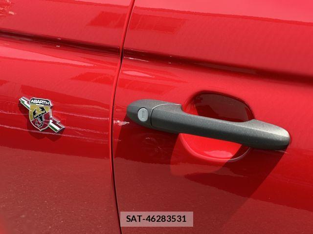Abarth 695 2023-09 926983-19
