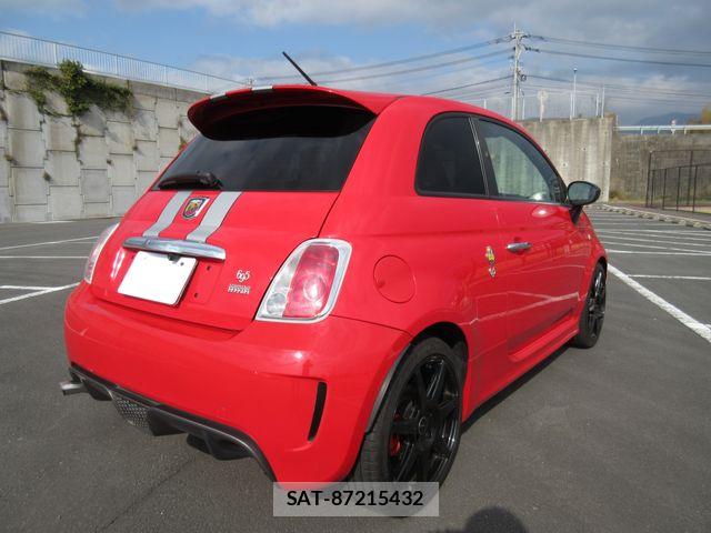 Abarth 695 2011-03 6790675-14