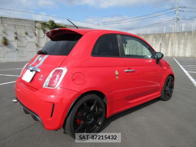 Abarth 695 2011-03 6790675-15