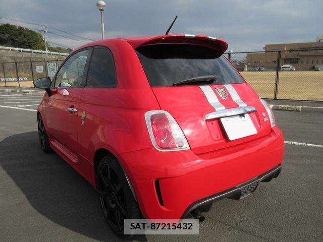 Abarth 695 2011-03 6790675-2