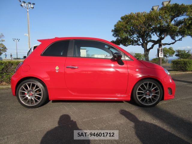 Abarth 695 2012-01 7719845-10