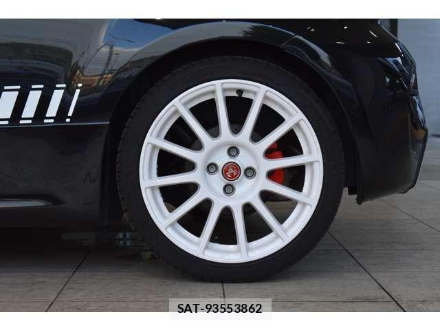 Abarth 695 2022-10 8097413-11