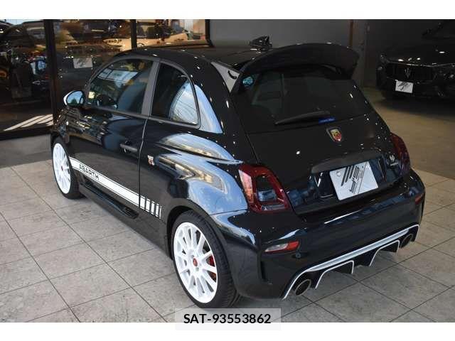 Abarth 695 2022-10 8097413-13