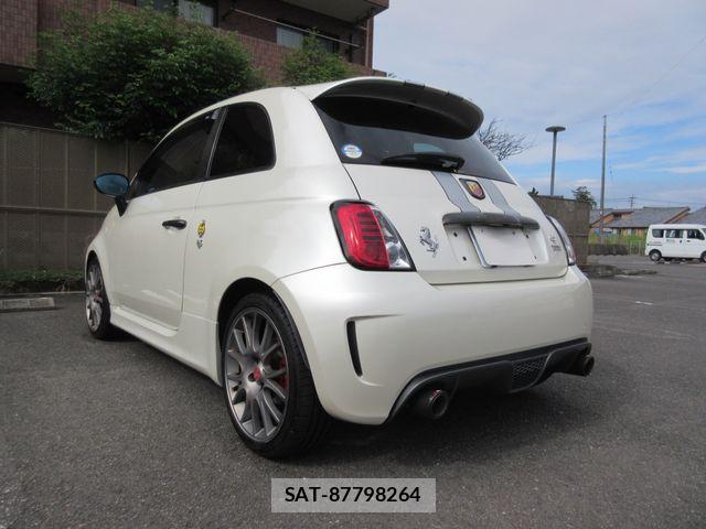 Abarth 695 2012-10 8878453-11