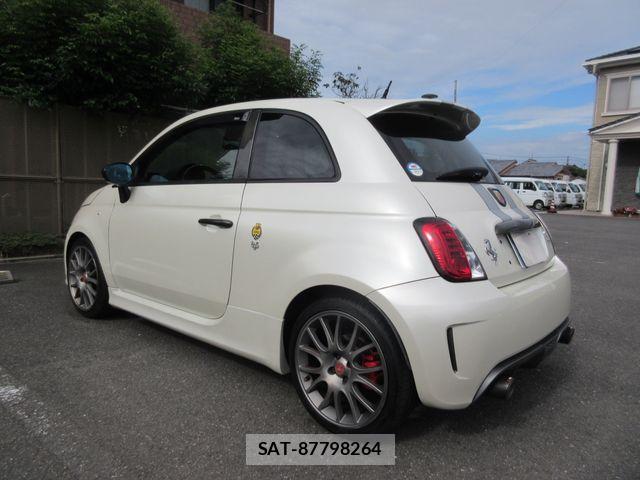 Abarth 695 2012-10 8878453-12