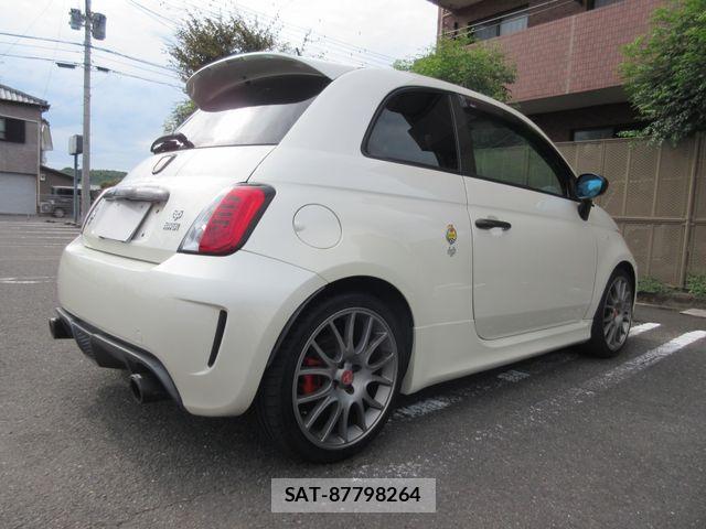 Abarth 695 2012-10 8878453-14