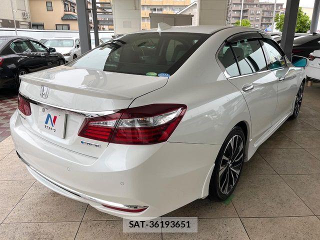 Honda ACCORD HYBRID 2017-03 6674773-16