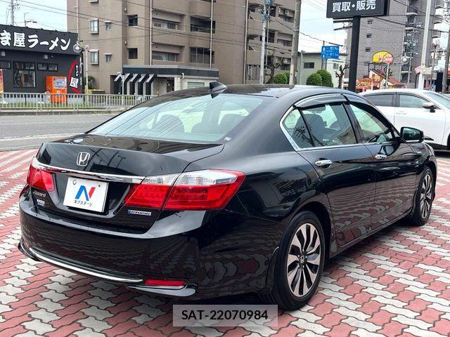 Honda ACCORD HYBRID 2013-07 6813462-16