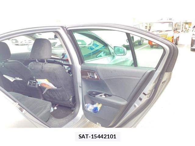 Honda ACCORD HYBRID 2016-12 8157568-11