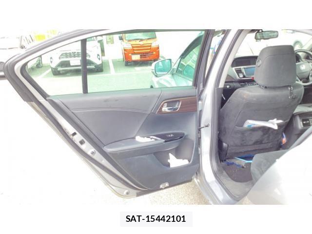 Honda ACCORD HYBRID 2016-12 8157568-12