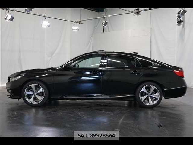 Honda ACCORD HYBRID 2021-06 8878458-14
