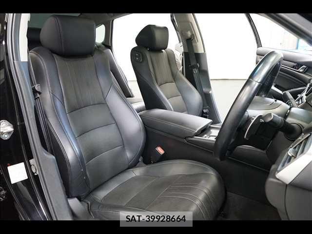 Honda ACCORD HYBRID 2021-06 8878458-16