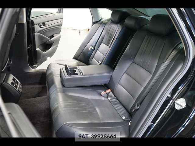 Honda ACCORD HYBRID 2021-06 8878458-17
