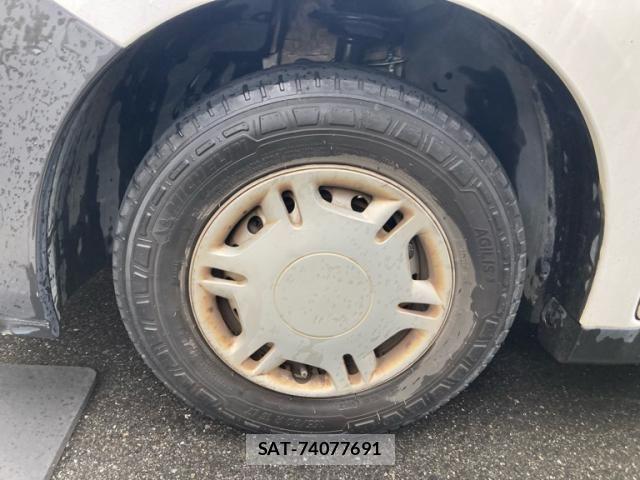 Nissan AD VAN 2017-06 7249597-9