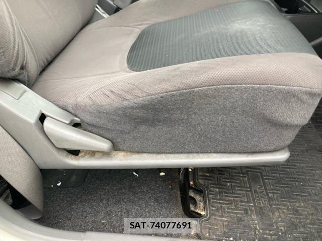 Nissan AD VAN 2017-06 7249597-12