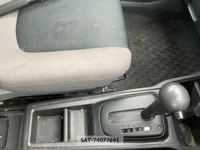Nissan AD VAN 2017-06 7249597-18