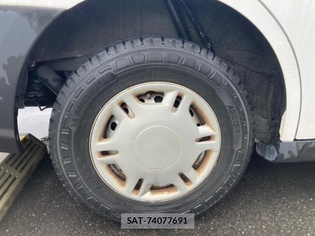 Nissan AD VAN 2017-06 7249597-7