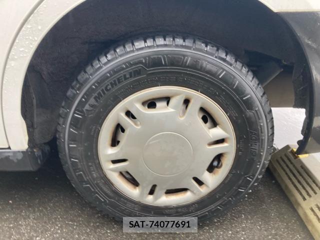 Nissan AD VAN 2017-06 7249597-8