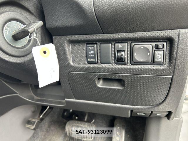 Nissan AD VAN 2015-06 7452572-12
