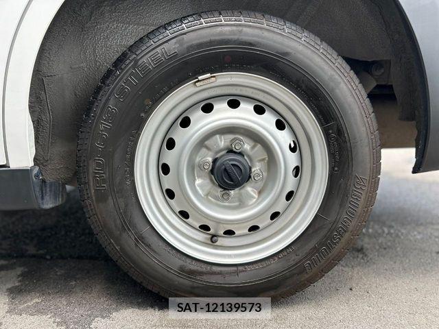 Nissan AD VAN 2023-07 8157734-17