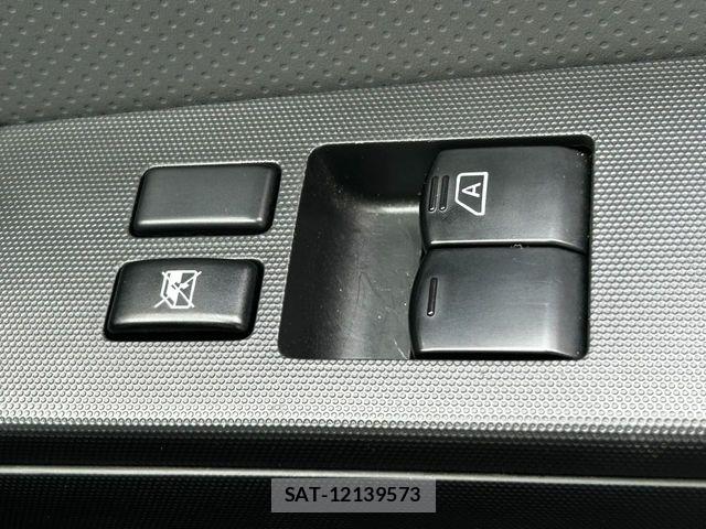 Nissan AD VAN 2023-07 8157734-24