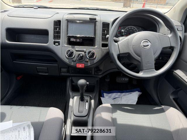 Nissan AD VAN 2022-04 8206039-2